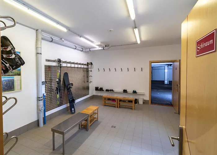 アパート Egger トゥクス